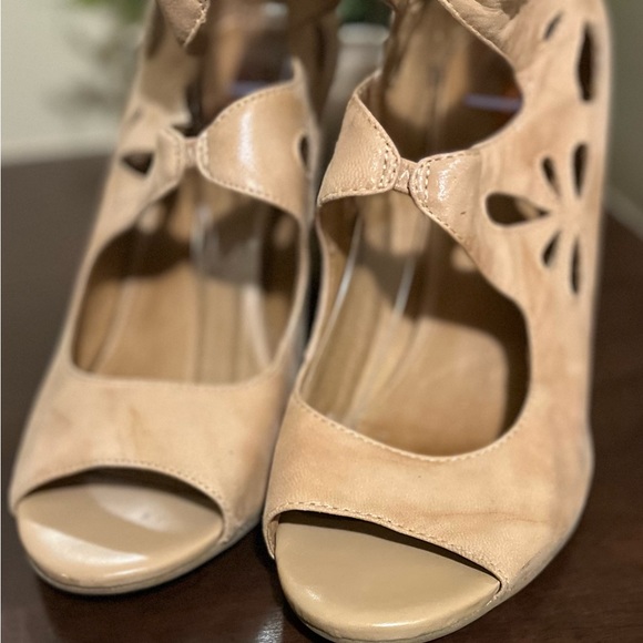 MIZ MOOZ Taupe Leather Tino Cutout Wedge Size 10 - Picture 8 of 16